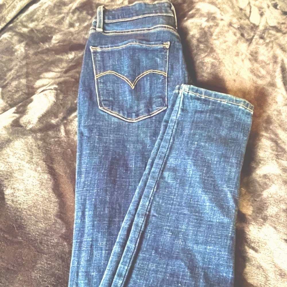 MOVING SALE Levi’s 721 High Rise Jeans
